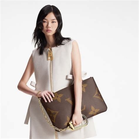 lv giant key pouch